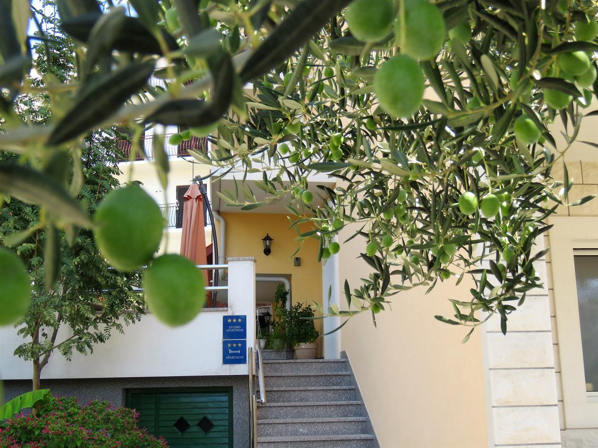 Apartments Kojan Omiš Esterno foto